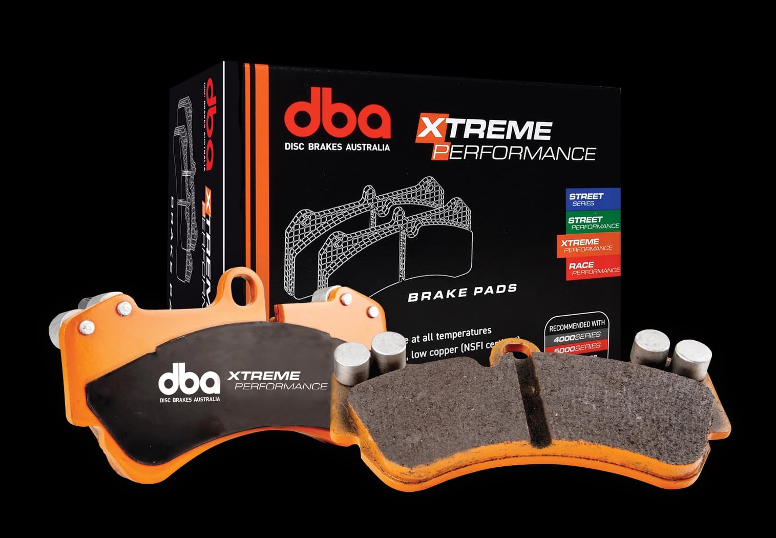DBA Xtreme Performance Bremsbeläge in oranger Hochtemperatur-Mischung mit Verpackung die extreme Leistungsfähigkeiten für 4x4-Fahrzeuge hervorhebt