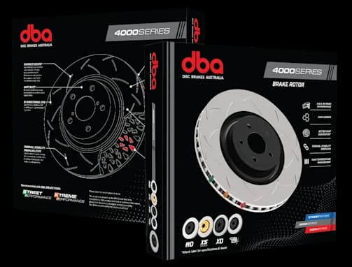 DBA 4000 Series Verpackung mit Produktbox mit Scheibendiagramm links und Kohlenstoff-Bremsscheibe rechts