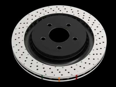 DBA 4000 Series XD Bremsscheibe mit richtungsunabhängigen kreuzgebohrten Löchern und Mulden auf silberner Oberfläche mit schwarzer Zentralnabe und farbigen Markierungen