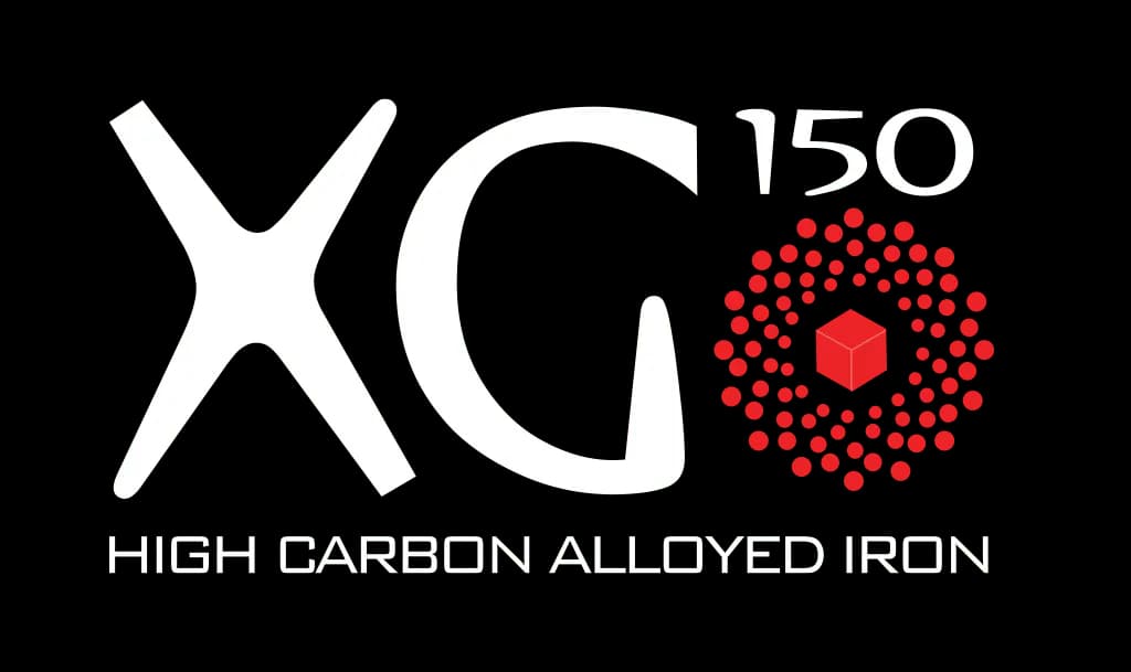 DBA XG-150 Logo mit rotem Würfel umgeben von kreisförmigem Muster aus roten Punkten, das die fortschrittliche Eisenformulierung darstellt